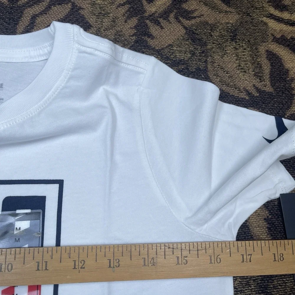 Team USA Soccer Crest White Nike Athletic Cut T-Shirt Youth Size Medium New
